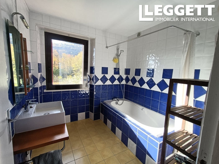 Image No.8-3 Bed House for sale