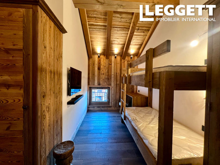 Image No.5-6 Bed House for sale