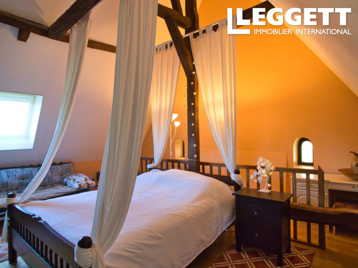 Image No.7-5 Bed House for sale