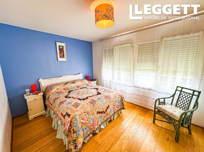 Image No.6-5 Bed House for sale