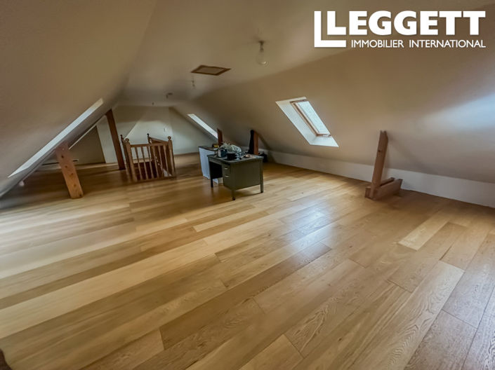 Image No.8-5 Bed House for sale