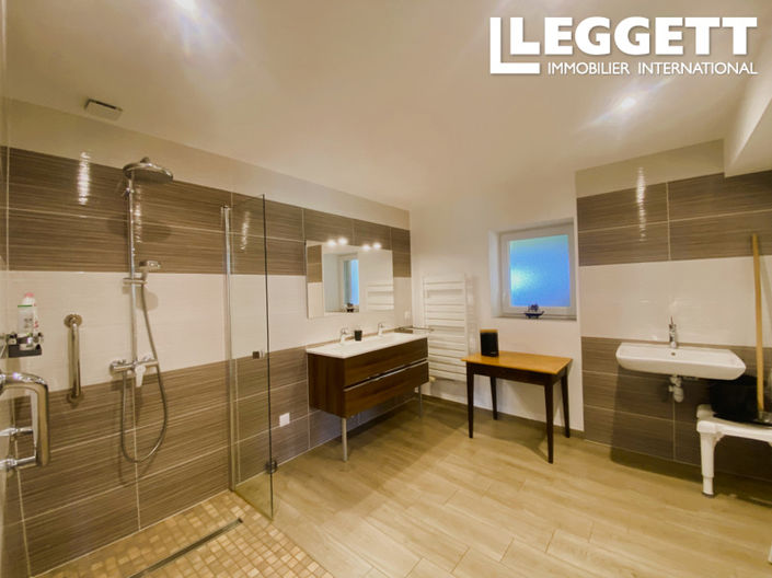 Image No.7-Maison de 9 chambres à vendre à Épineuil-le-Fleuriel