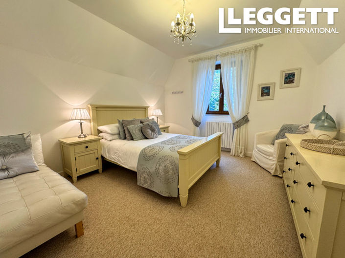 Image No.6-8 Bed House for sale