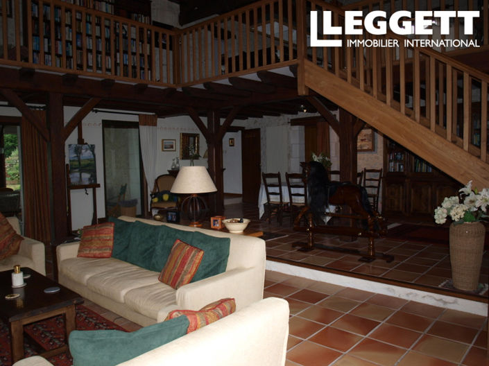 Image No.9-5 Bed House for sale