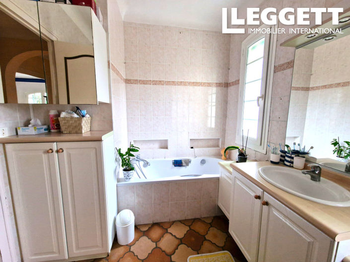 Image No.10-4 Bed House for sale