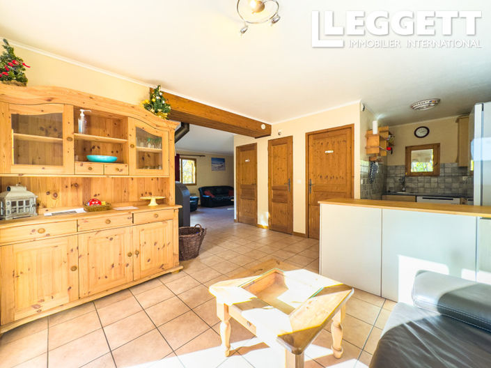 Image No.10-4 Bed House for sale