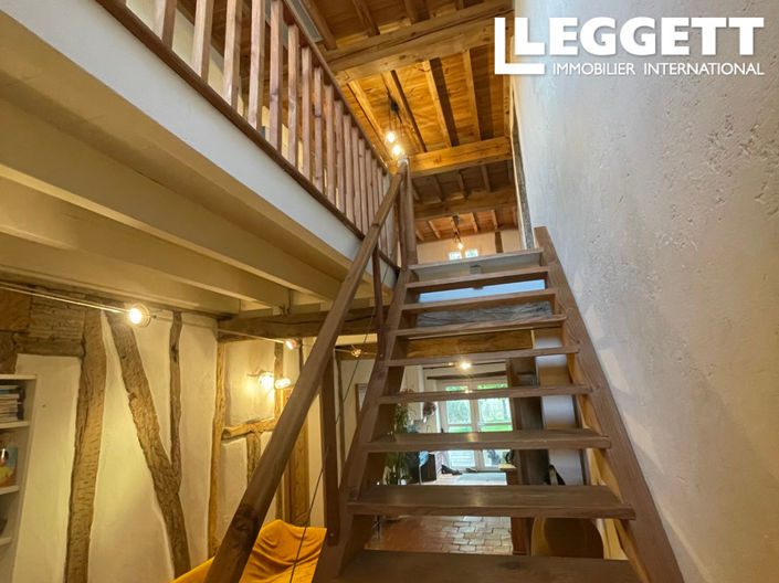 Image No.8-5 Bed House for sale