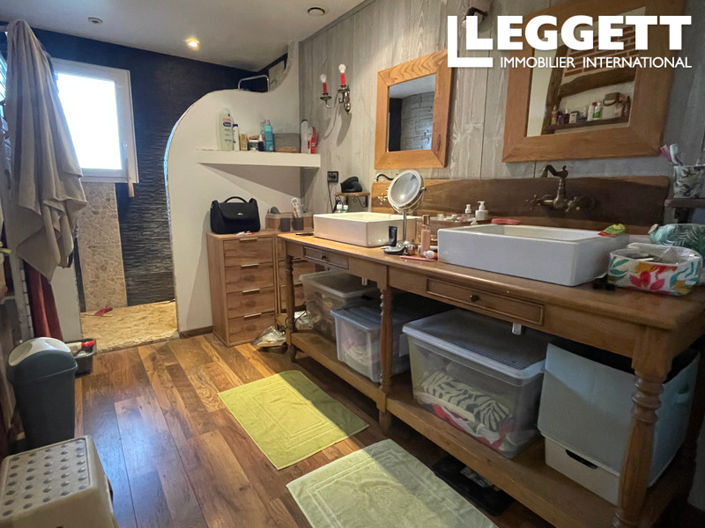 Image No.9-5 Bed House for sale