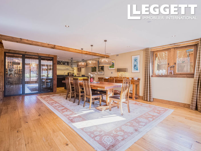 Image No.8-6 Bed House for sale