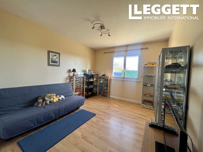 Image No.10-3 Bed House for sale