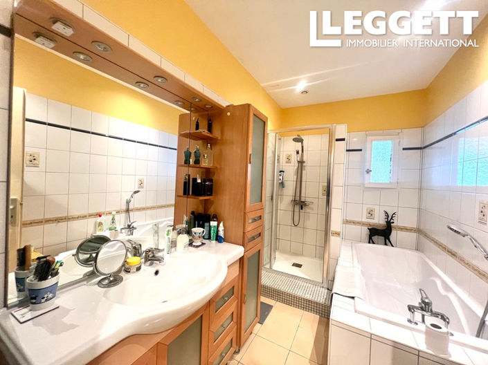 Image No.8-3 Bed House for sale