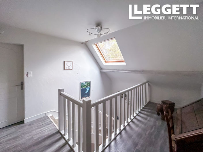 Image No.8-7 Bed House for sale