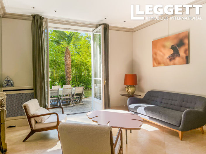 Image No.6-20 Bed House for sale