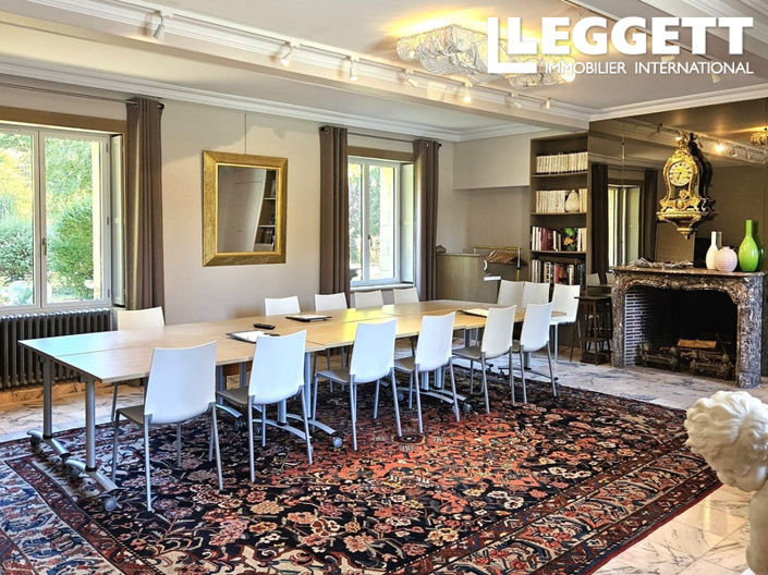 Image No.8-20 Bed House for sale