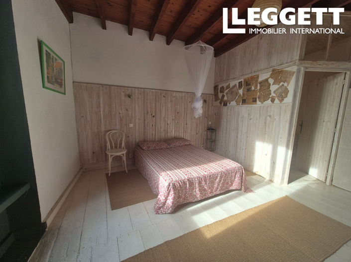 Image No.10-3 Bed House for sale