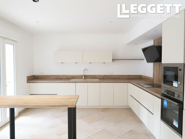 Image No.2-5 Bed House for sale