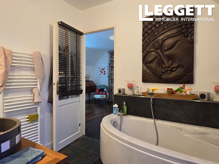 Image No.9-6 Bed House for sale