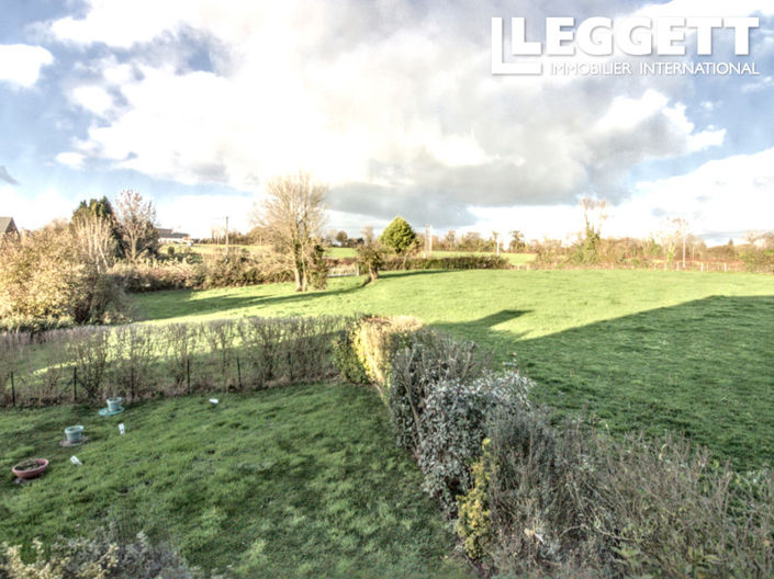 Image No.8-6 Bed House for sale