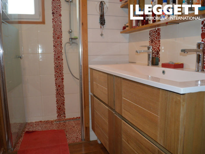 Image No.8-5 Bed House for sale