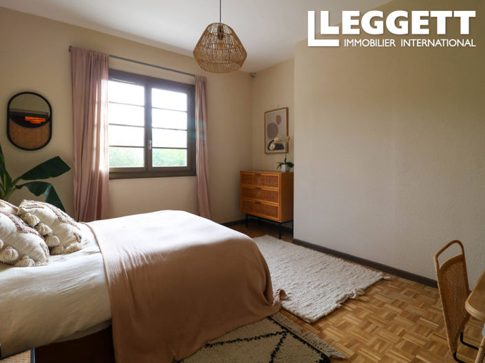 Image No.6-4 Bed House for sale