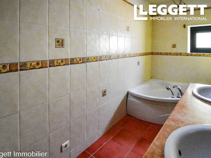 Image No.10-3 Bed House for sale