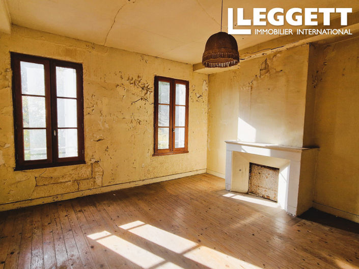 Image No.5-6 Bed Commercial for sale