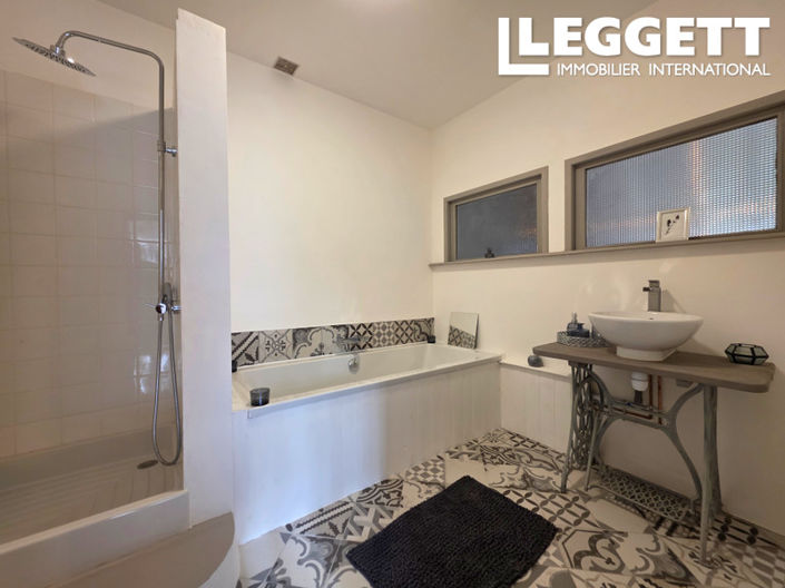 Image No.6-4 Bed House for sale