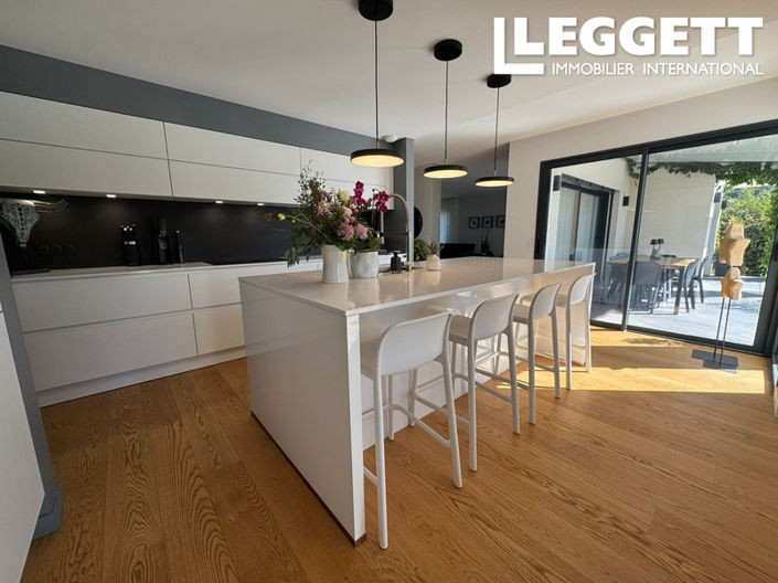 Image No.4-4 Bed House for sale