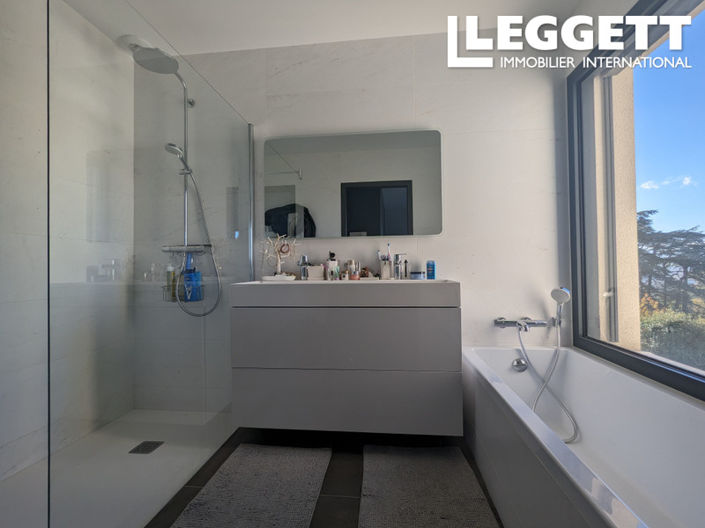 Image No.8-4 Bed House for sale