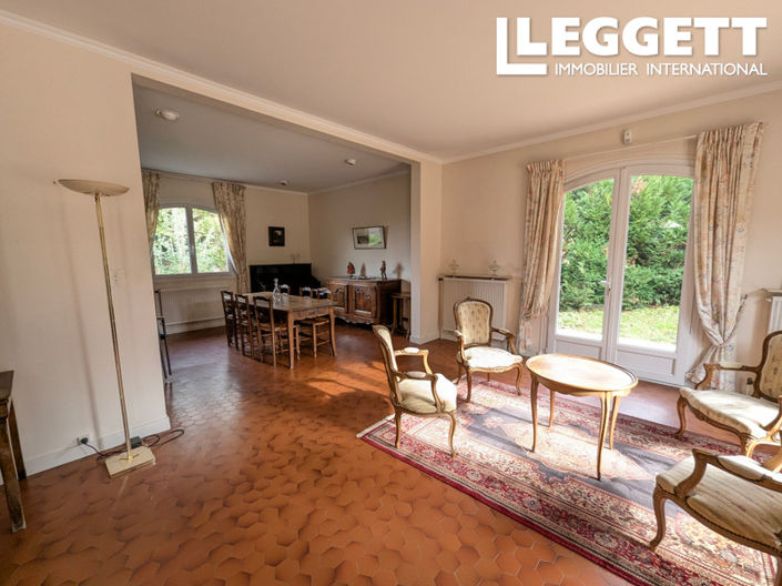 Image No.6-5 Bed House for sale