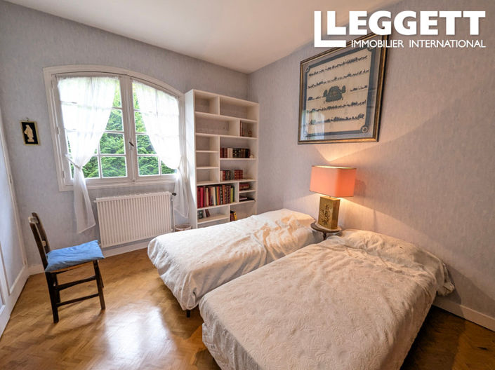 Image No.9-5 Bed House for sale