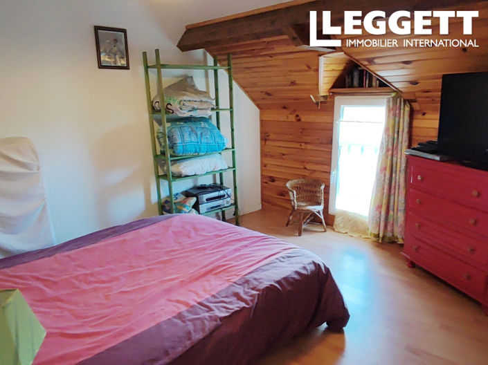 Image No.8-5 Bed House for sale