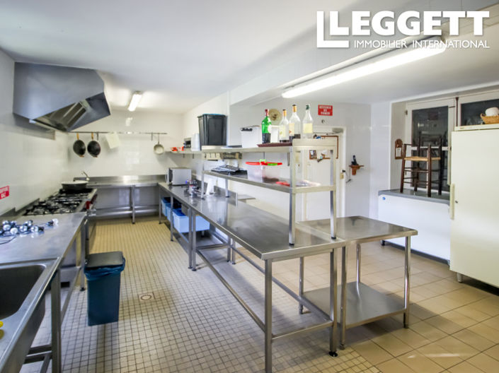 Image No.6-9 Bed Commercial for sale