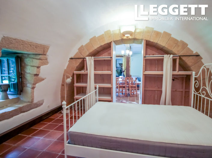 Image No.6-9 Bed Commercial for sale