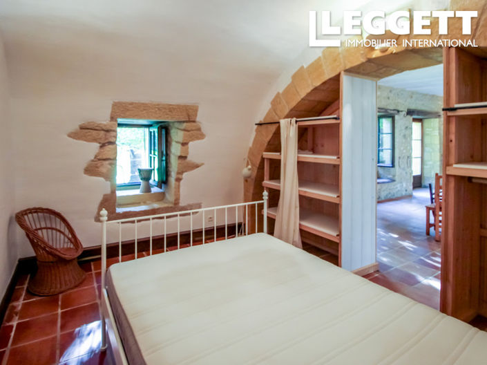 Image No.9-9 Bed Commercial for sale