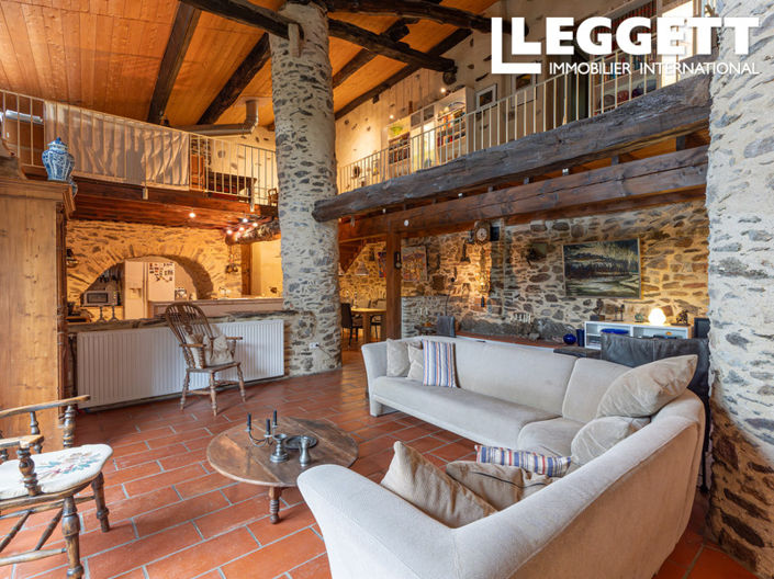 Image No.6-10 Bed House for sale