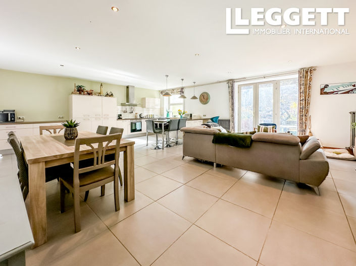 Image No.1-5 Bed House for sale