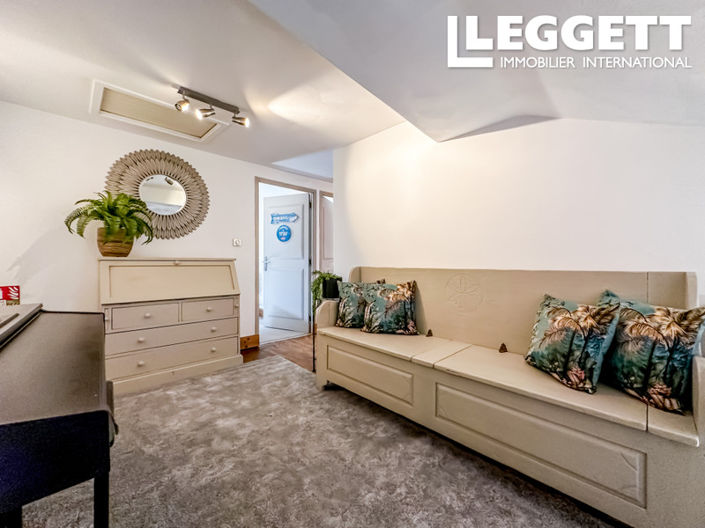 Image No.10-5 Bed House for sale