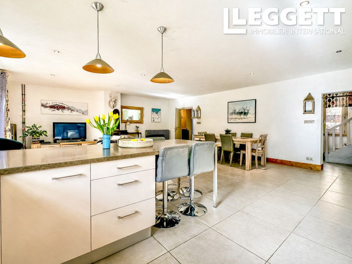 Image No.3-5 Bed House for sale