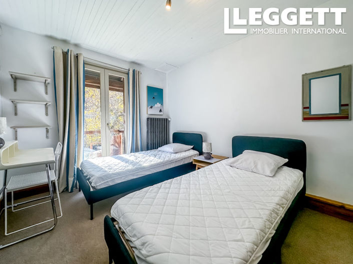 Image No.7-5 Bed House for sale