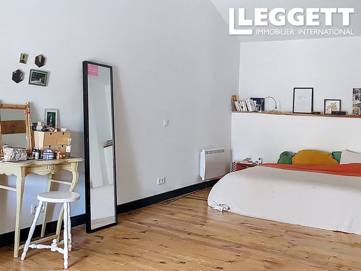 Image No.8-5 Bed House for sale