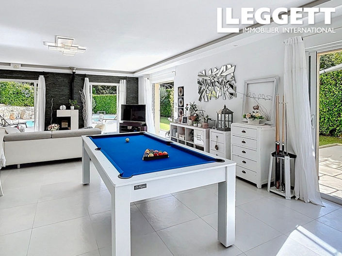 Image No.8-5 Bed House for sale