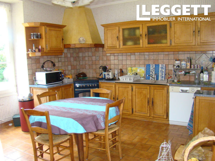 Image No.4-8 Bed House for sale