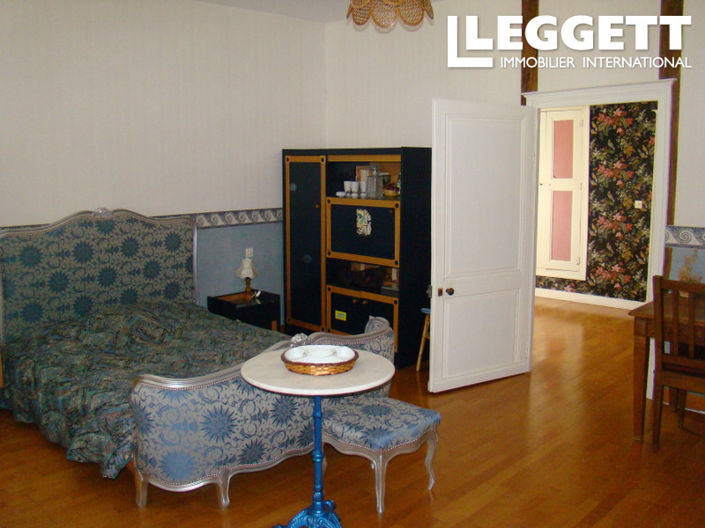 Image No.5-8 Bed House for sale