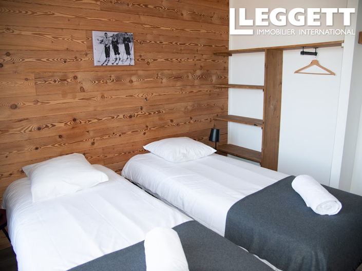 Image No.8-Commercial à vendre à Sarcenas