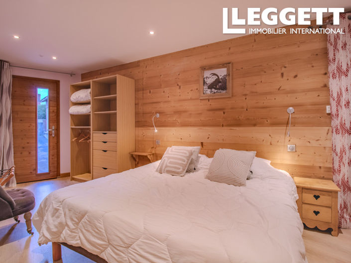 Image No.6-4 Bed House for sale