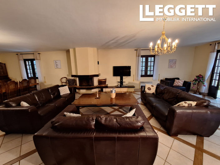 Image No.10-6 Bed House for sale