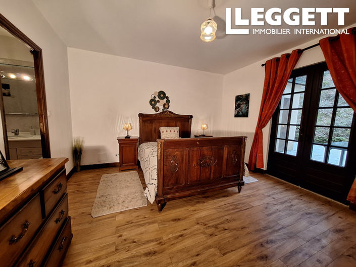 Image No.5-6 Bed House for sale