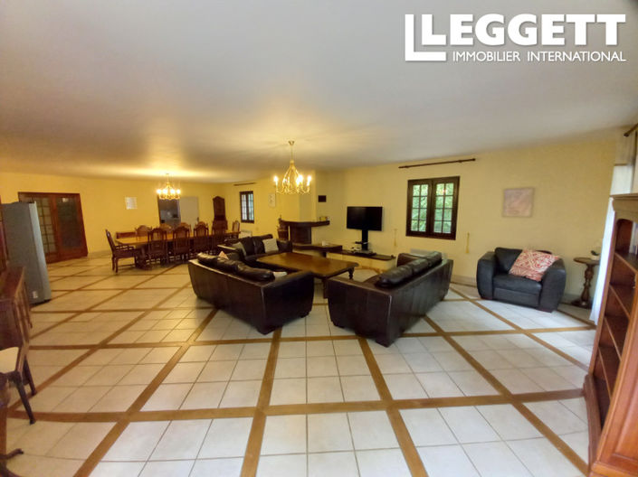 Image No.7-6 Bed House for sale