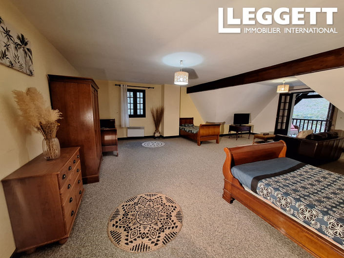 Image No.7-6 Bed House for sale